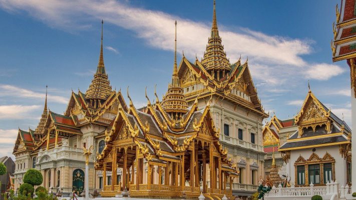 Stunning golden temple in Bangkok